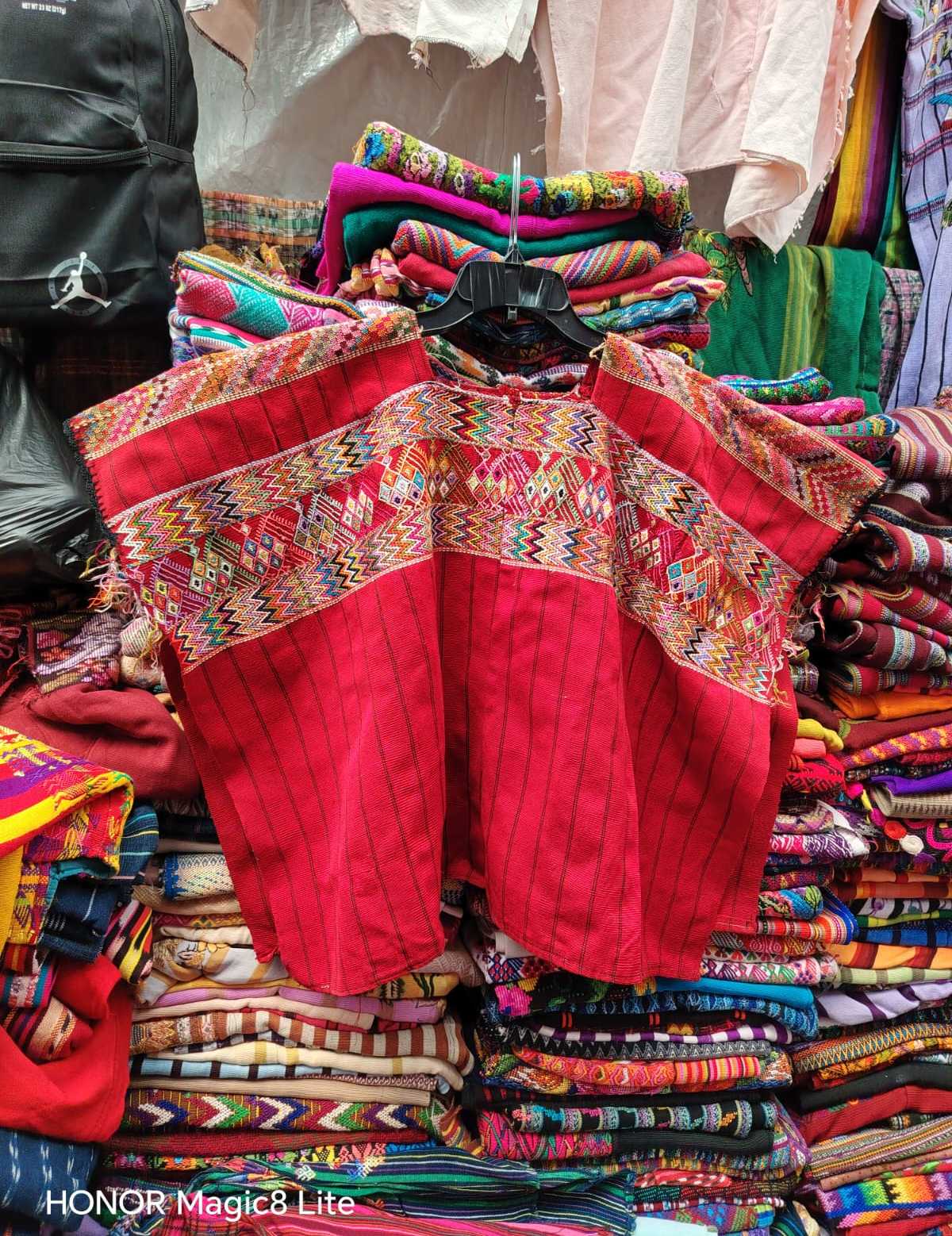 Red zigzag Comalapa huipil Comalapa huipil #4-31