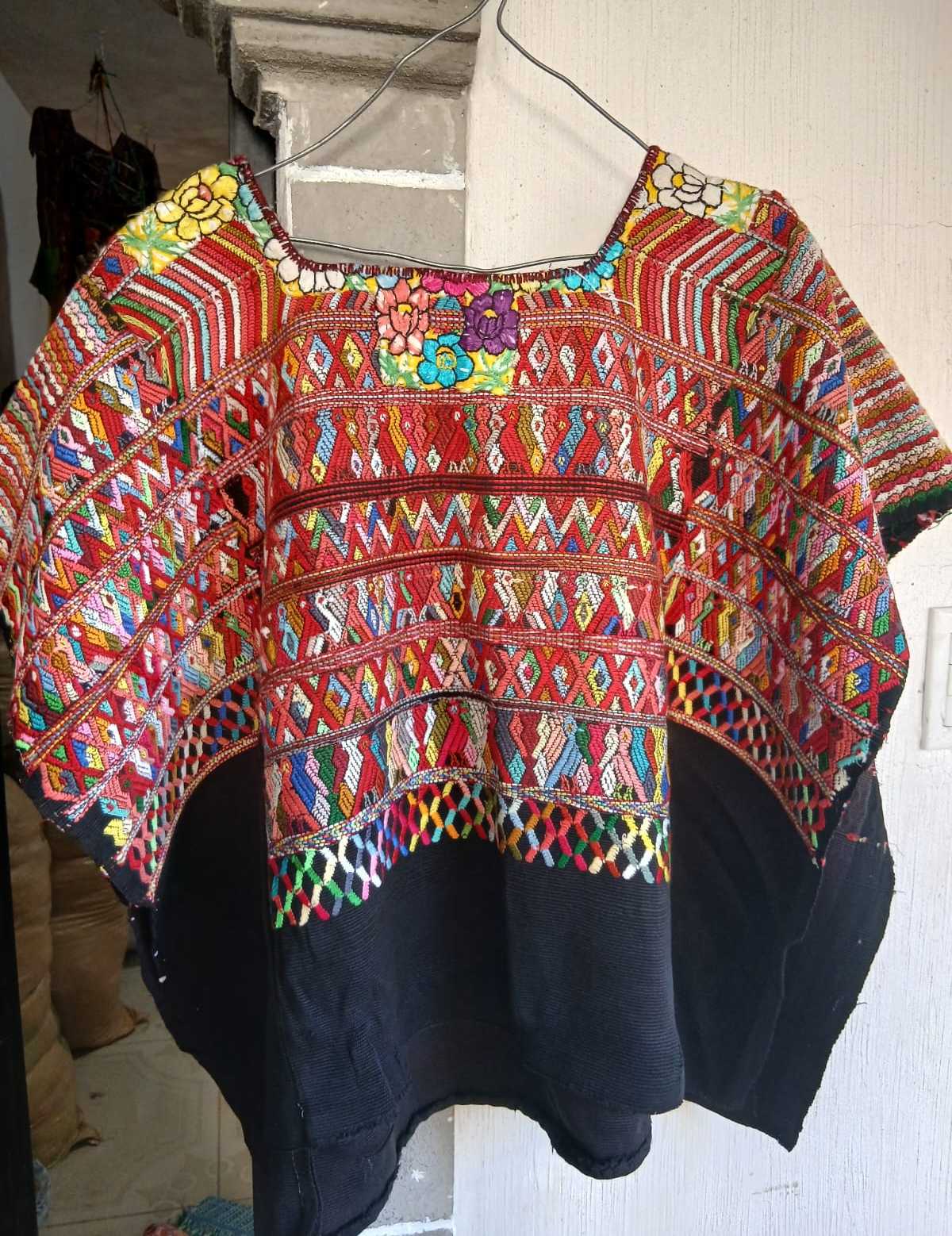 Huipil San Juan Cotzal rojo y negro #2-30