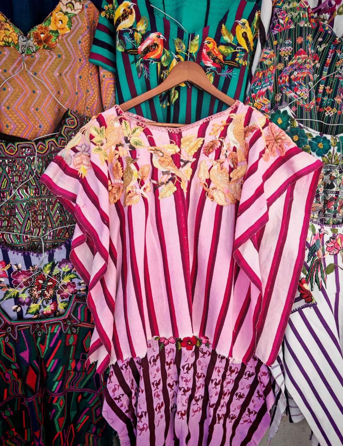 Huipil rosa de Santiago y huipil morado de Nahuala (reservado para Janelle)