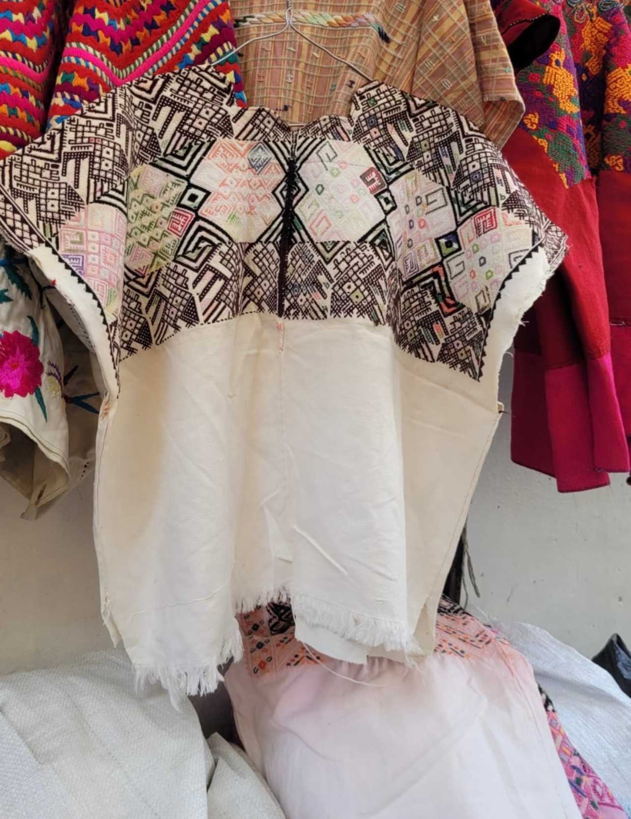 Black and white Nahuala huipil #2-114