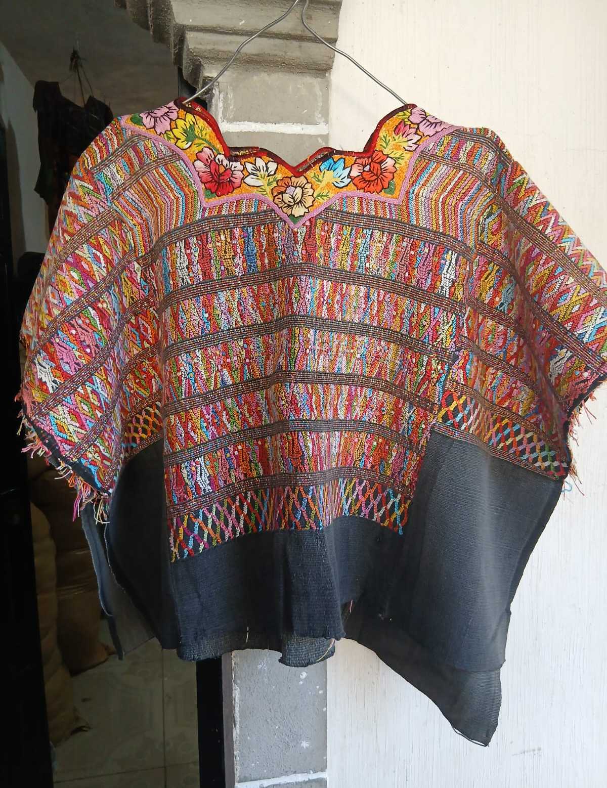 Huipil San Juan Cotzal rojo y negro #2-27