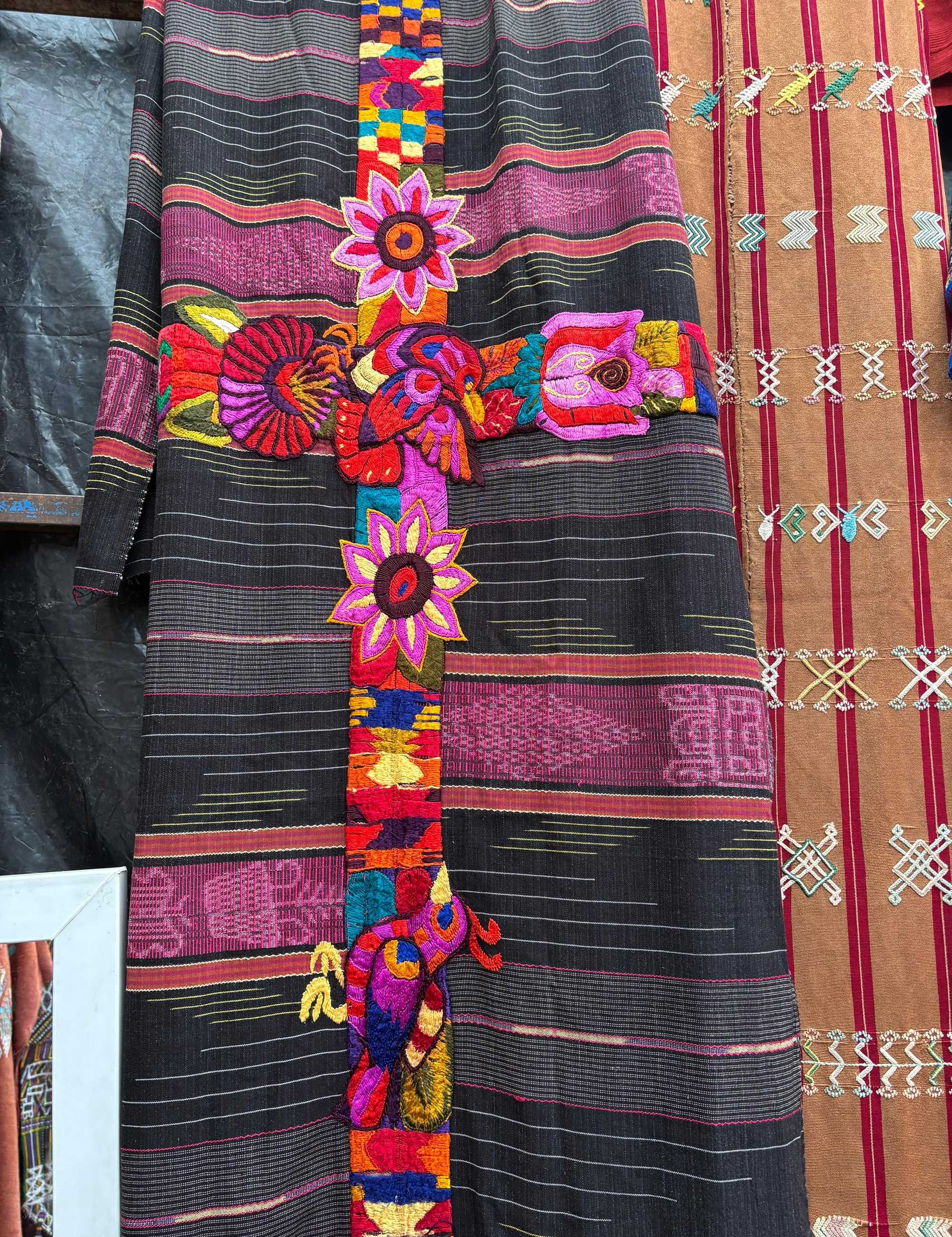 Black and pink Chichicastenango corte #4-222