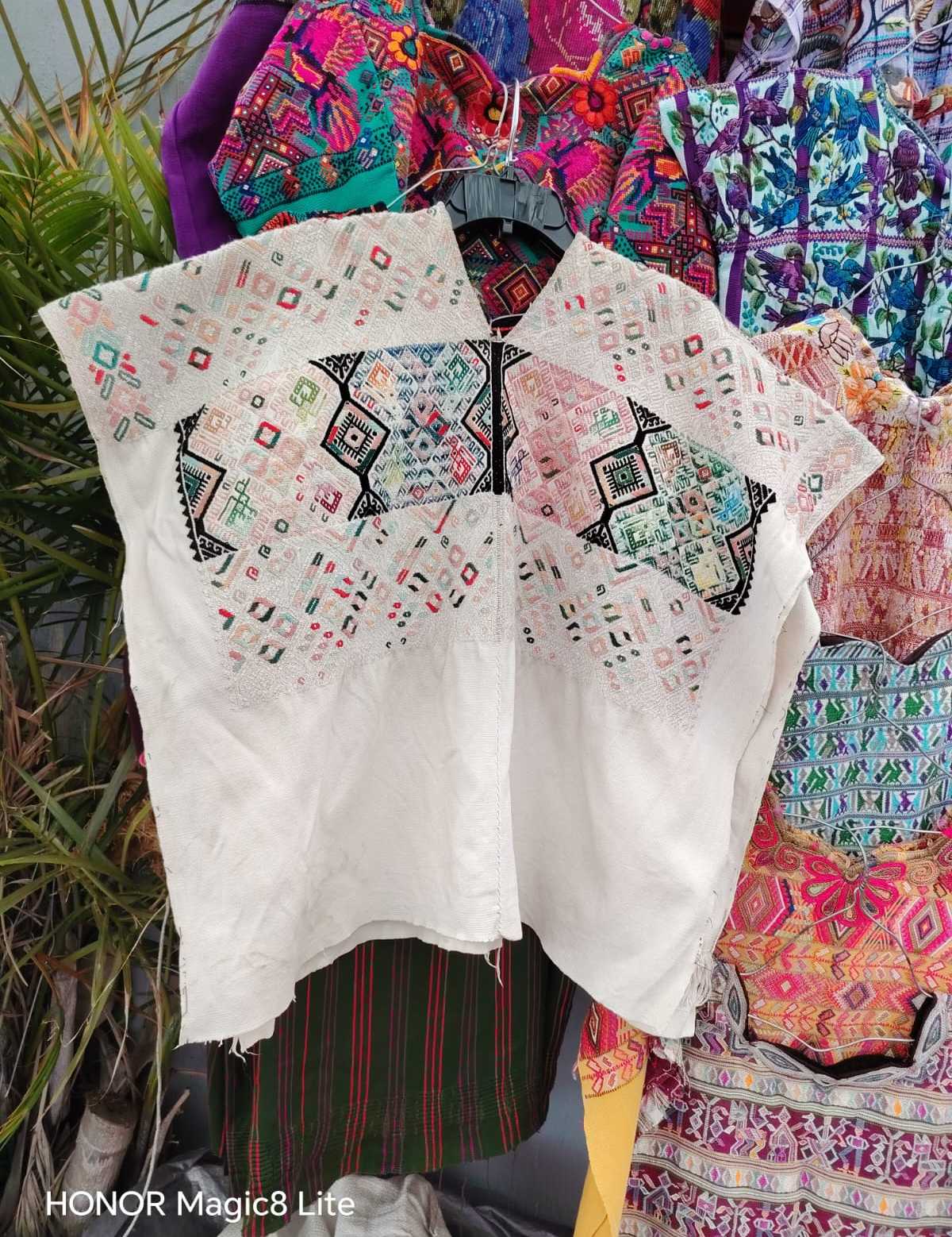 White Nahuala huipil #4-180