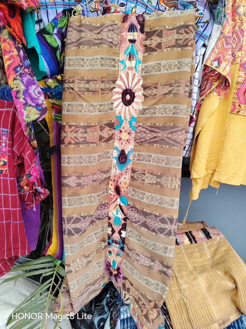 Beige Chichi corte (Reserved for April)