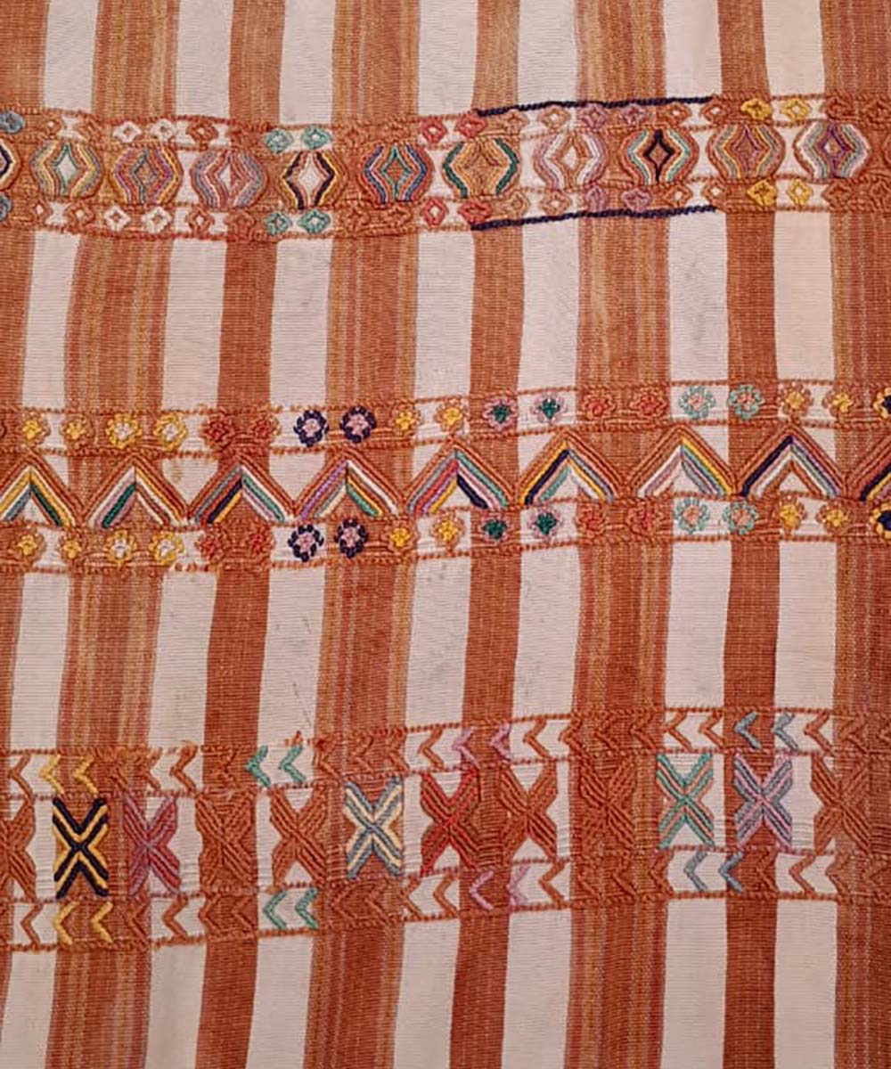 Ochre and white tzute