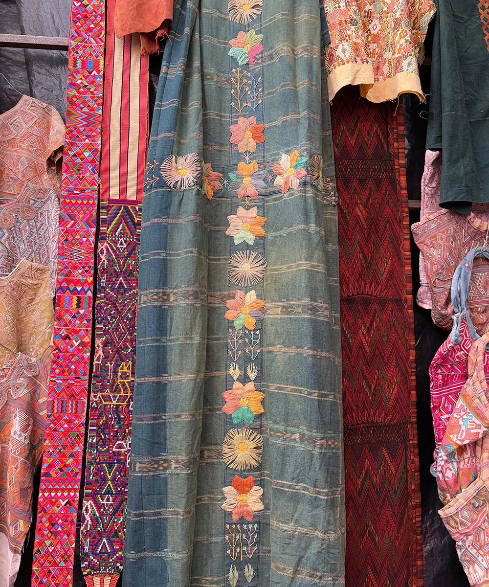 Faded Indigo Chichi corte with extravagant randa