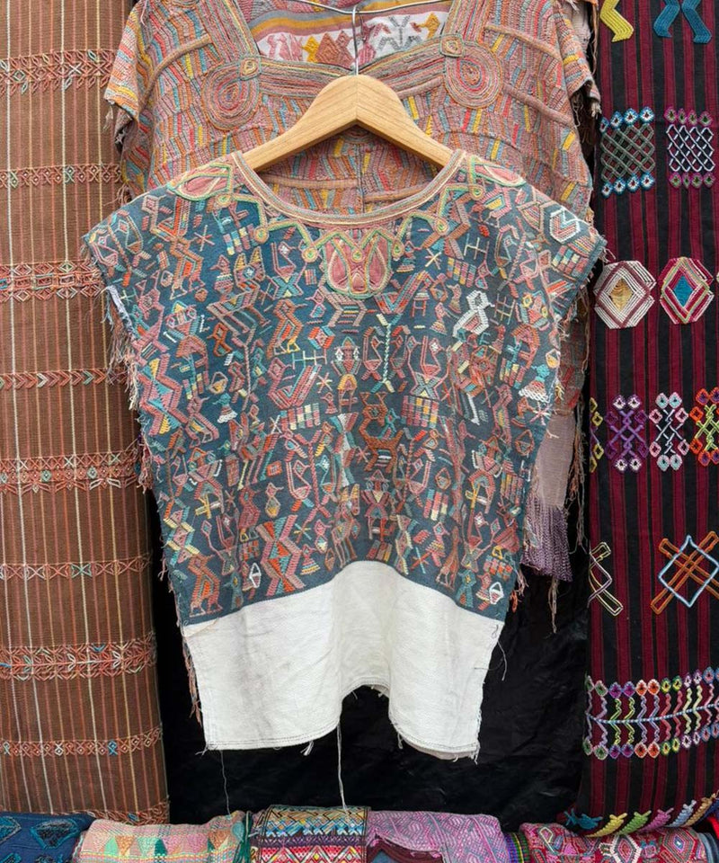 Huipil Nebaj azul y blanco