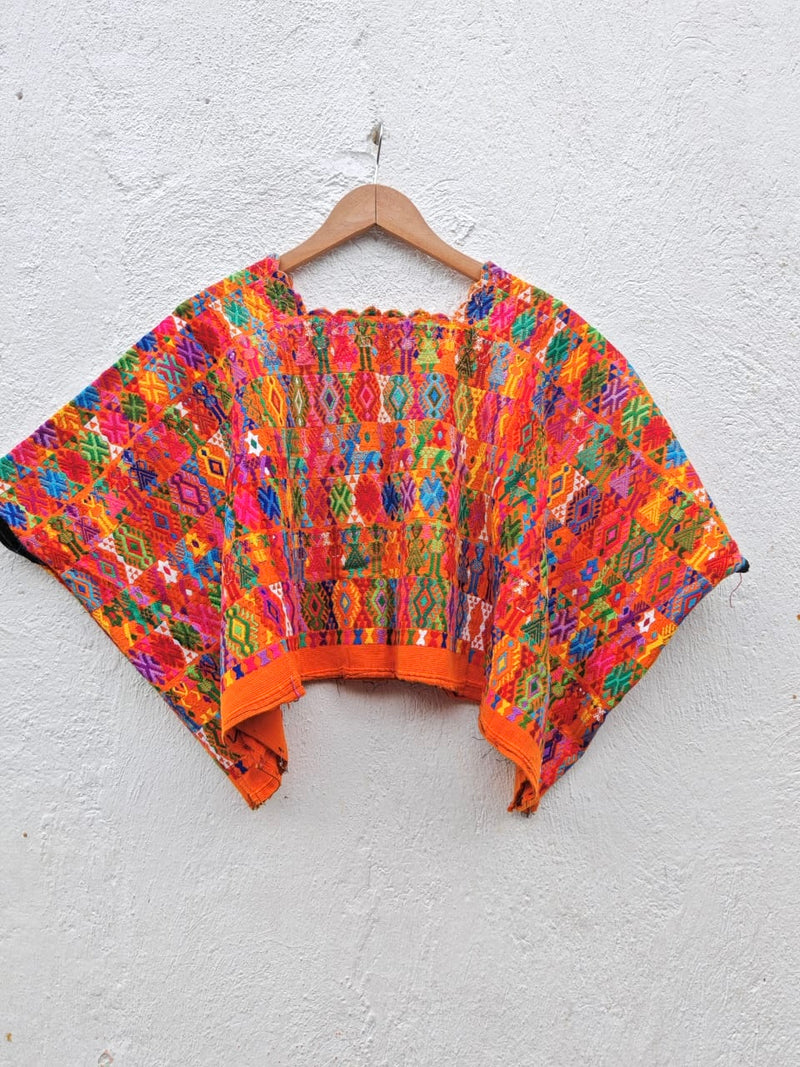 Huipil de Cobán naranja colorido