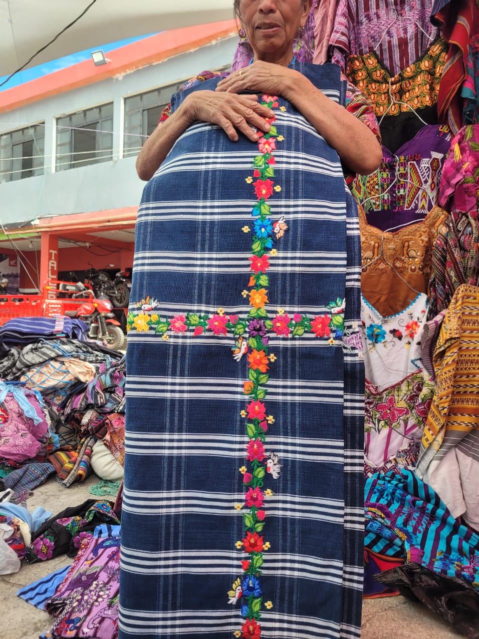 4 cortes y 1 huipil para Andrea