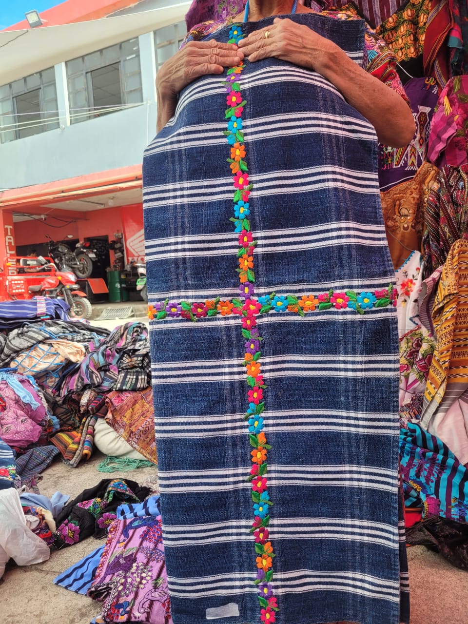 4 cortes y 1 huipil para Andrea