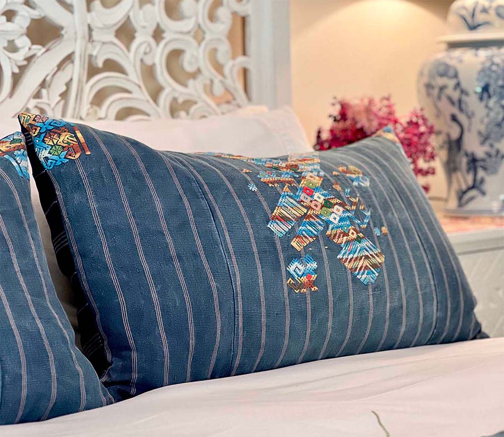 Blue Peacock Nahuala IV