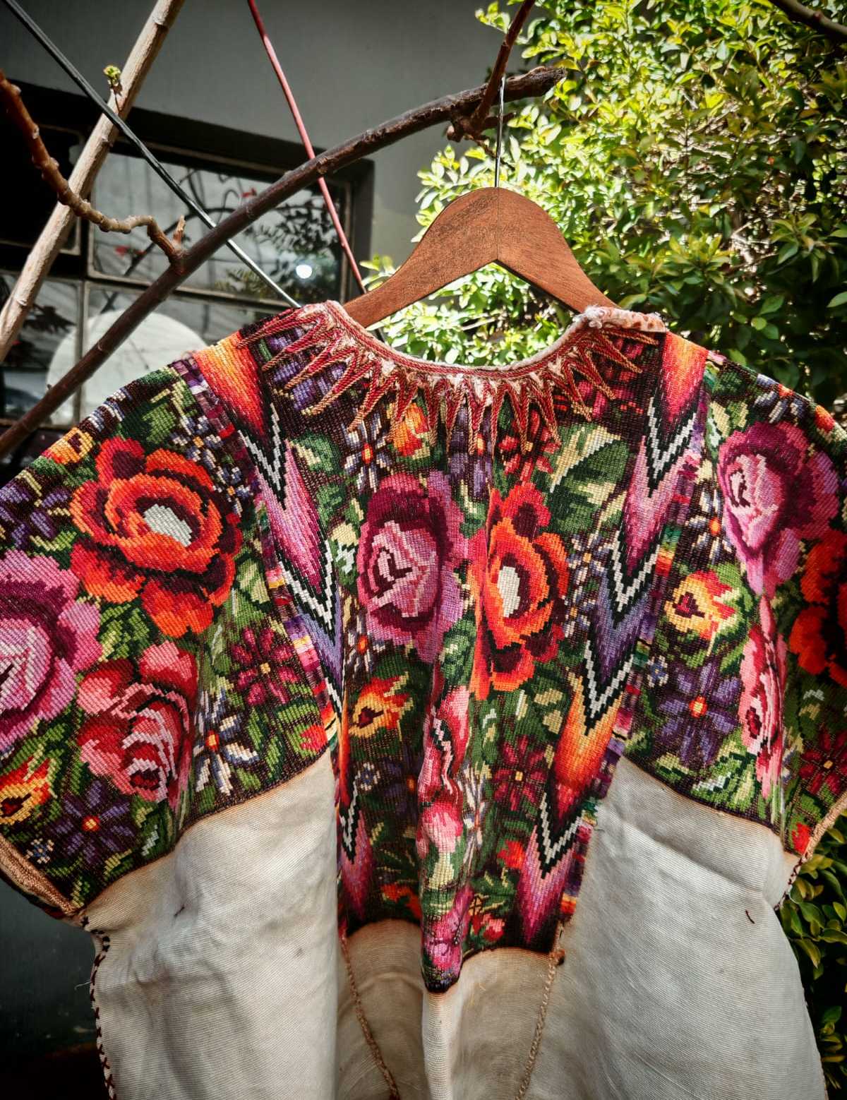 Huipil Rosas Chichicastenango #2-82