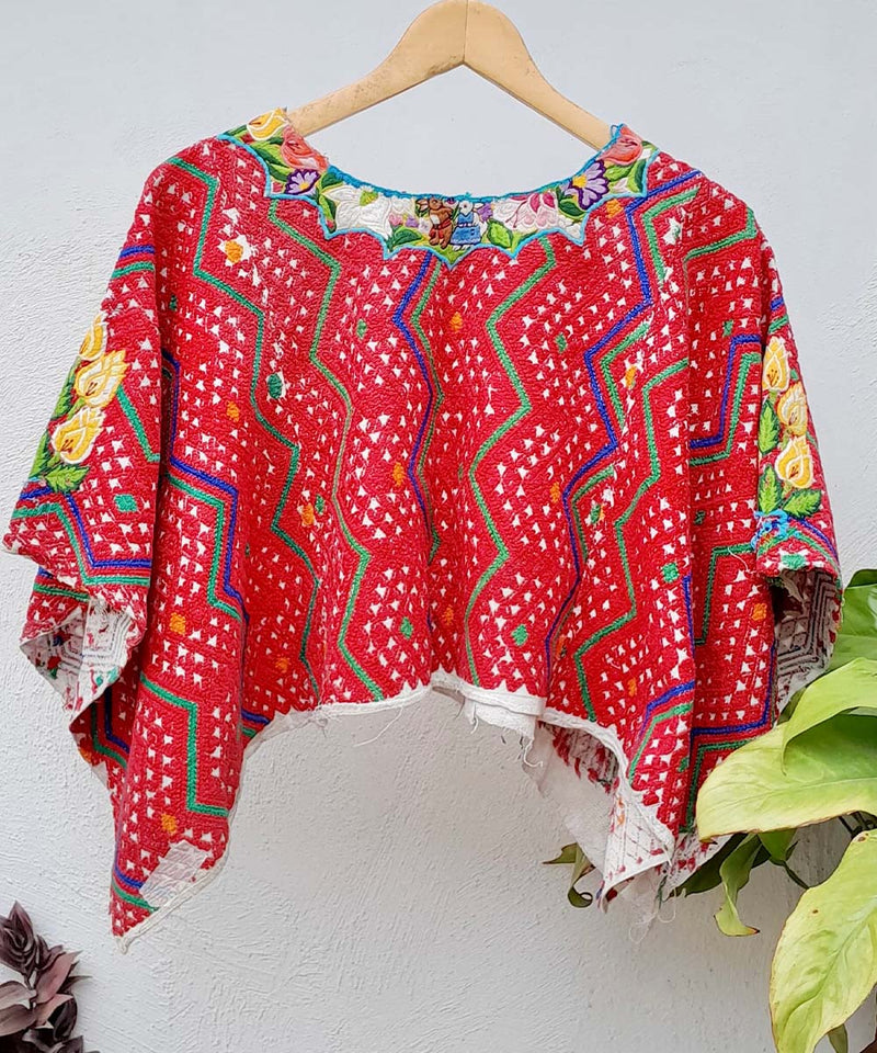 Embroidered Guatemalan huipil - vintage textile