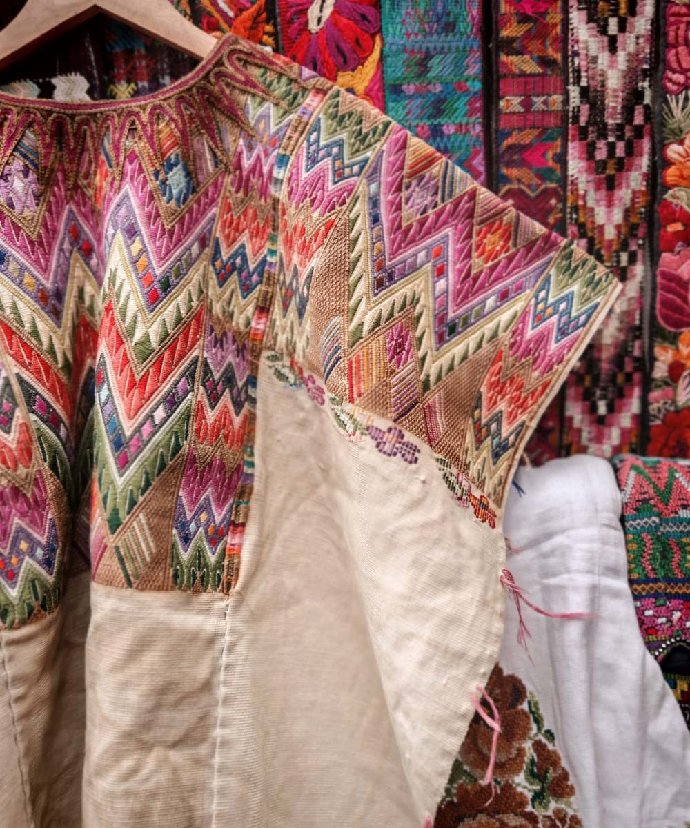 Guatemalan huipil - vintage textile