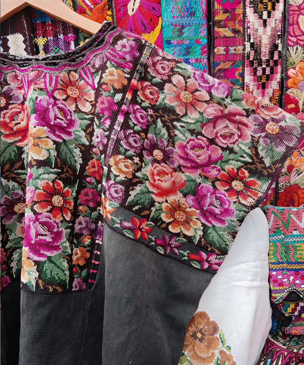 Guatemalan huipil - vintage textiles