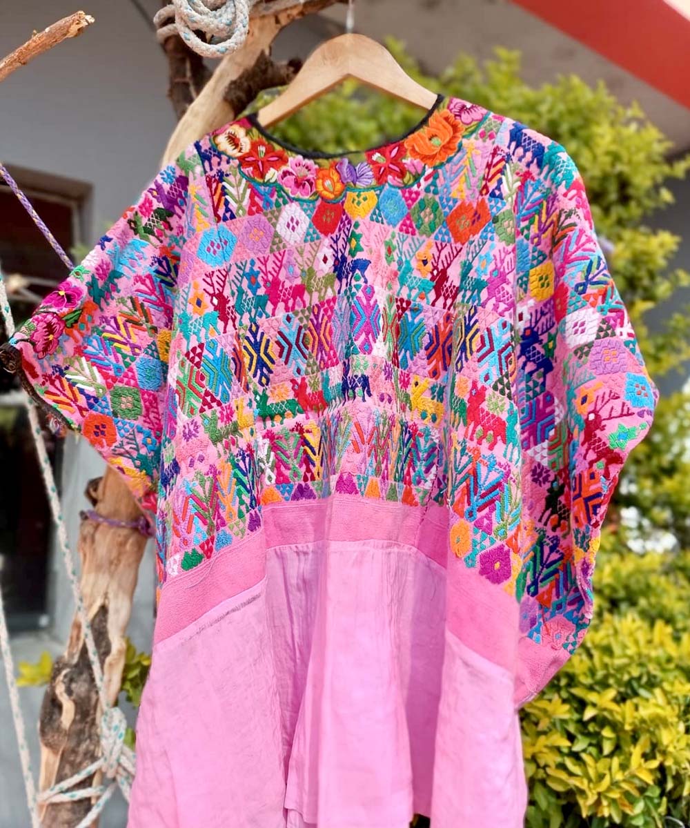 Guatemalan huipil - vintage textile