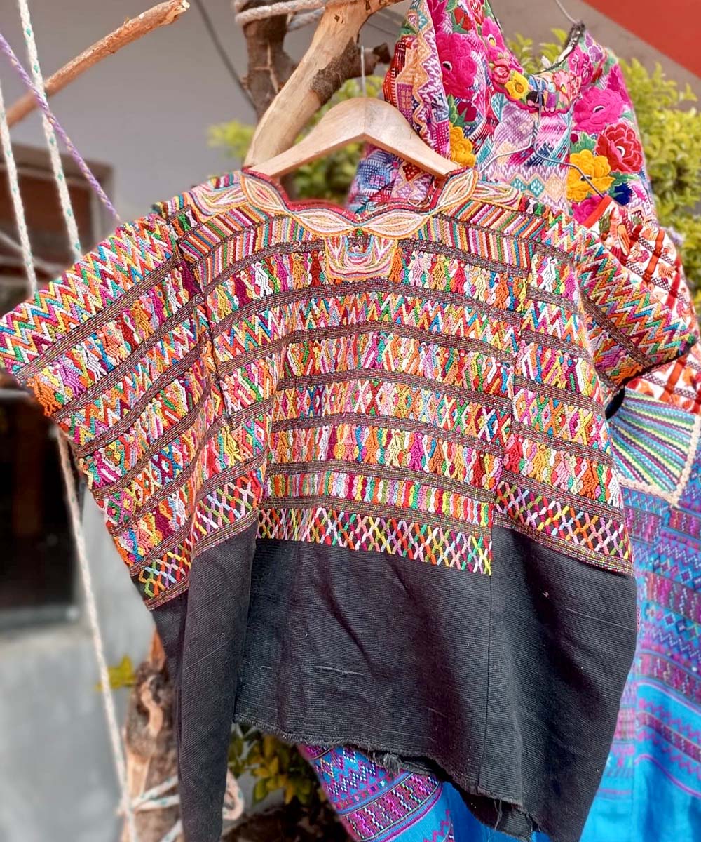 Guatemalan huipil - vintage textile