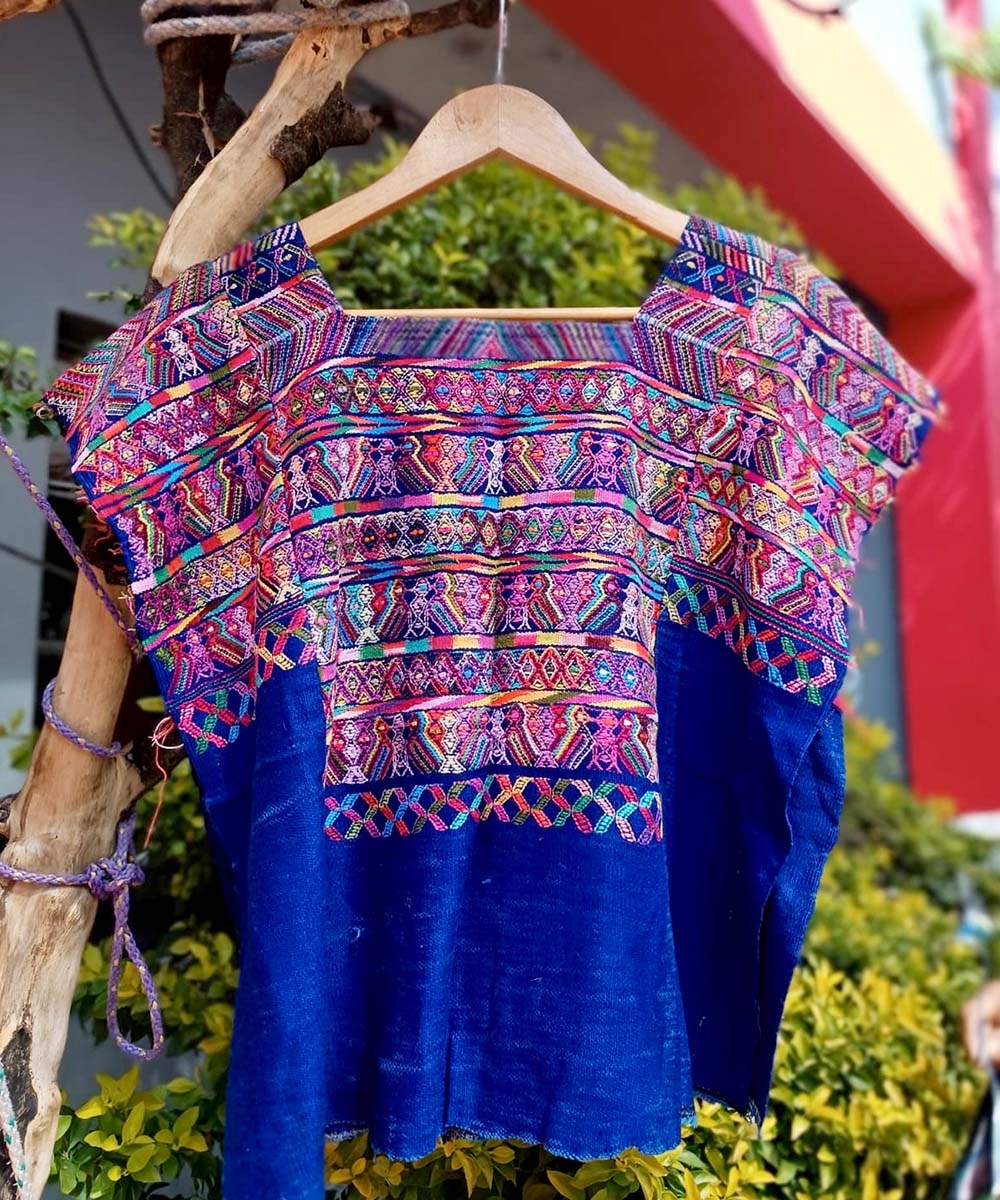 Guatemalan huipil - vintage textile