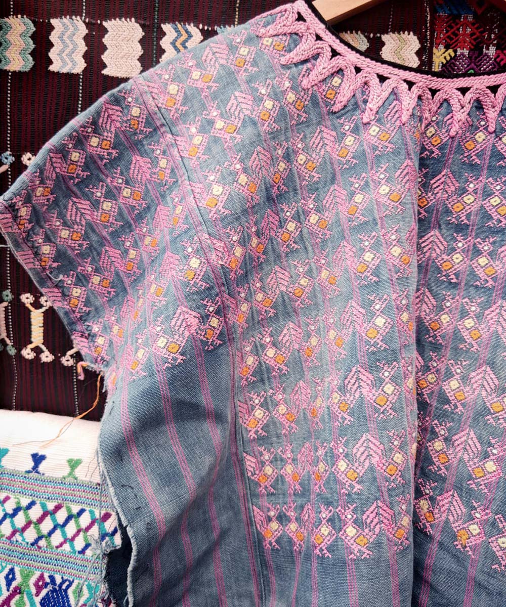 Guatemalan huipil - vintage textiles