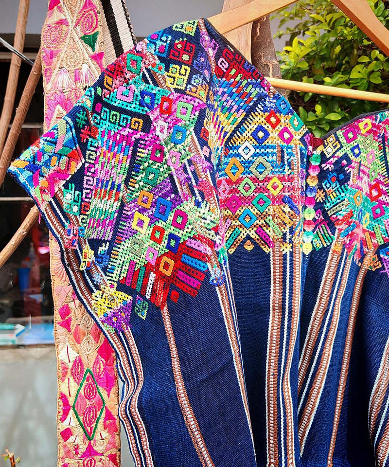 Guatemalan huipil - vintage textile