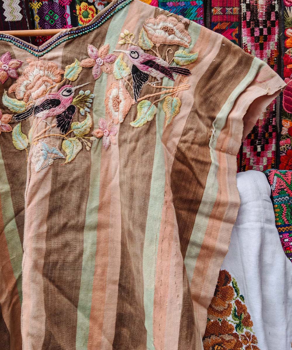 Embroidered Guatemalan huipil - vintage textile