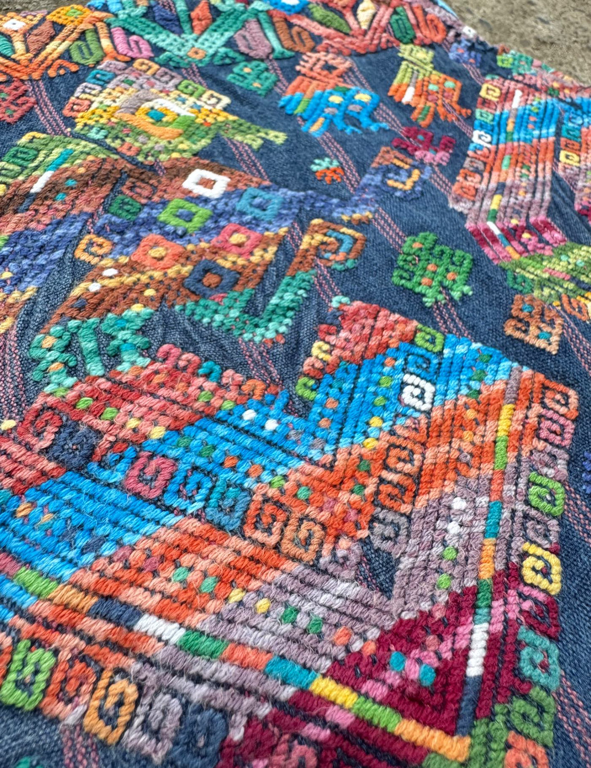 Índigo Brocado Con Colores Multicolor Nahualá Huipil #9-332