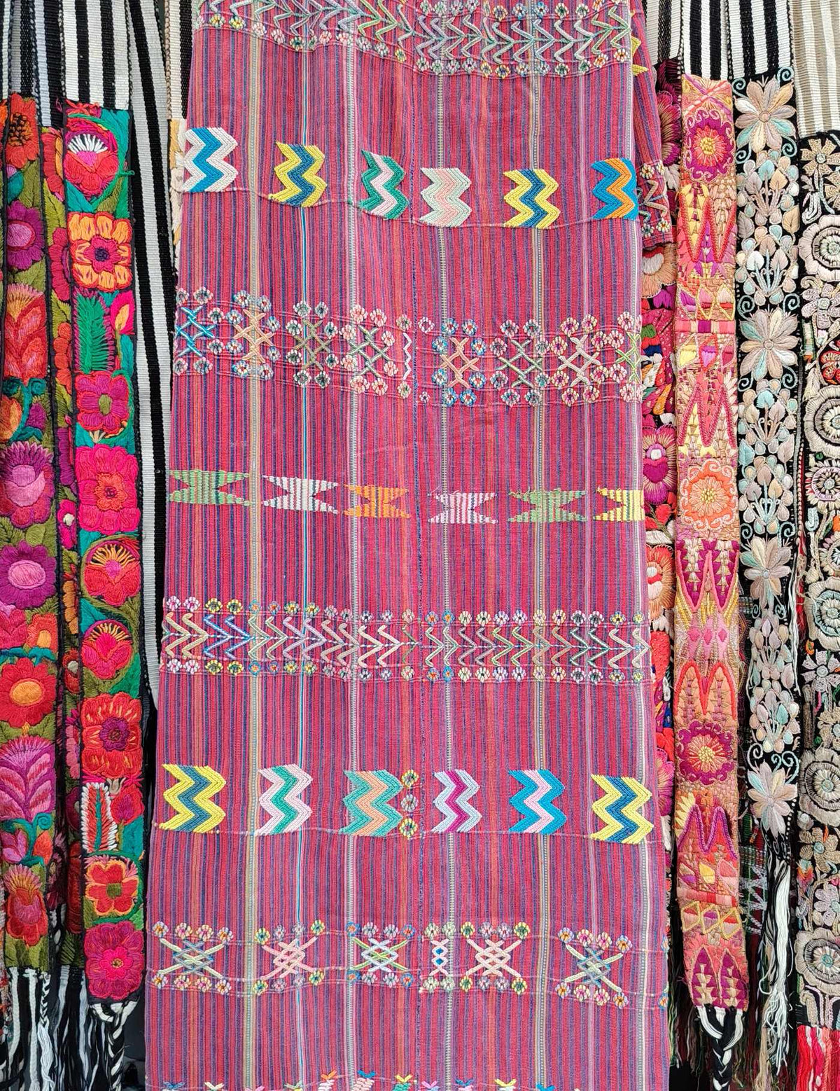Burgundy with geometric Colotenango Corte #10-379