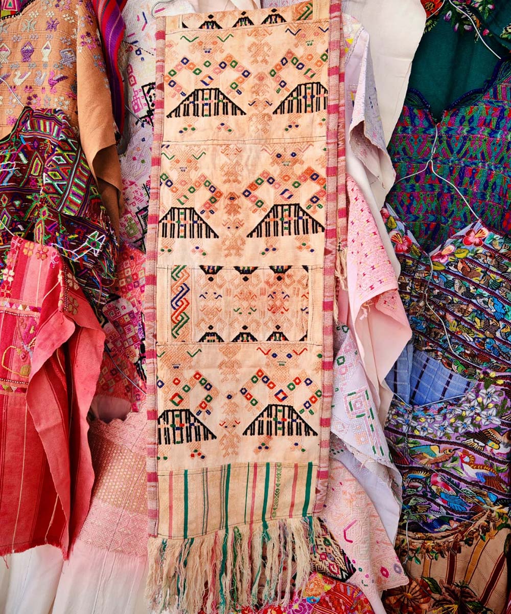 Guatemalan huipil - vintage textile