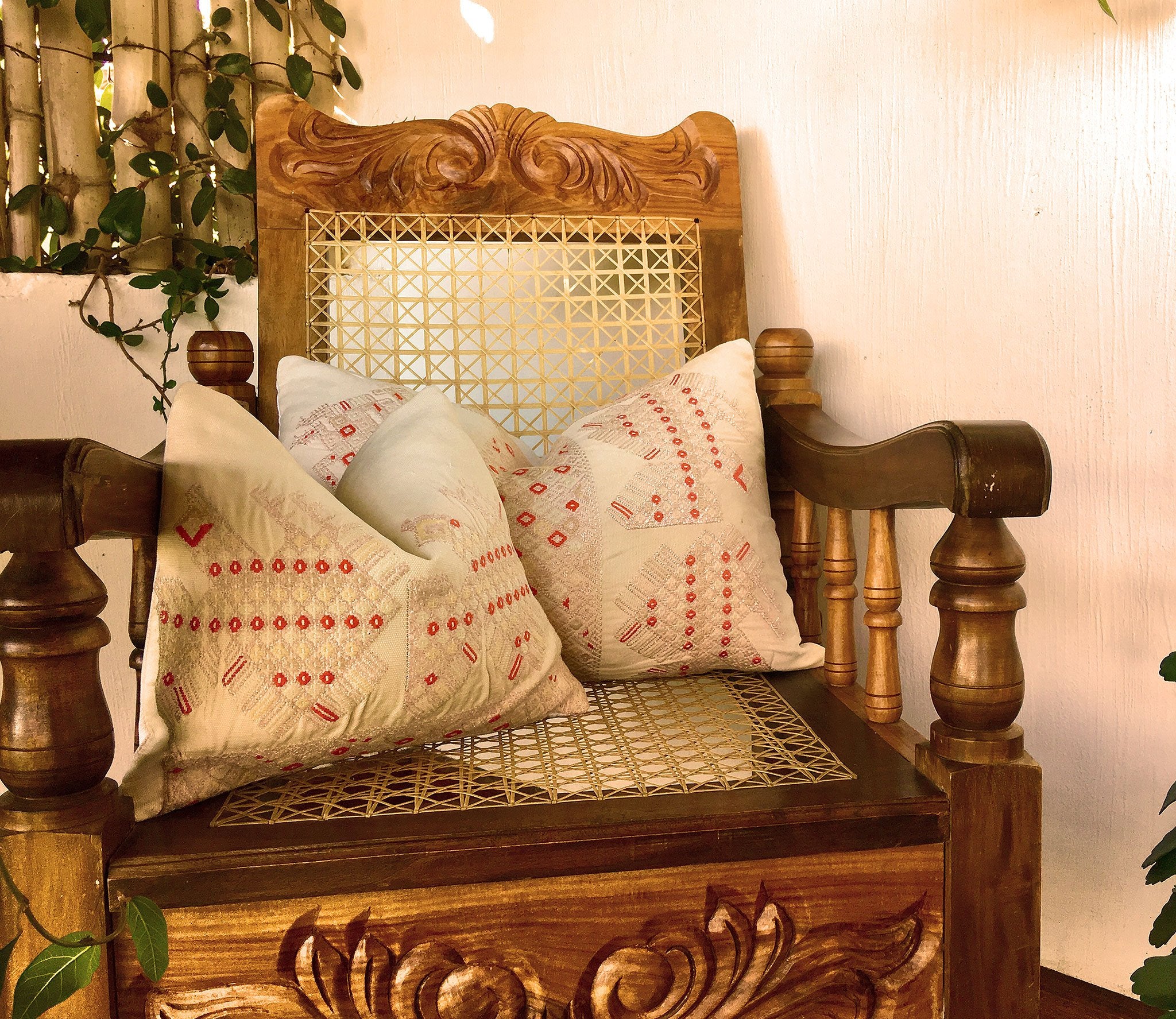 Guatemalan textiles, huipil pillow - Lamour Artisans