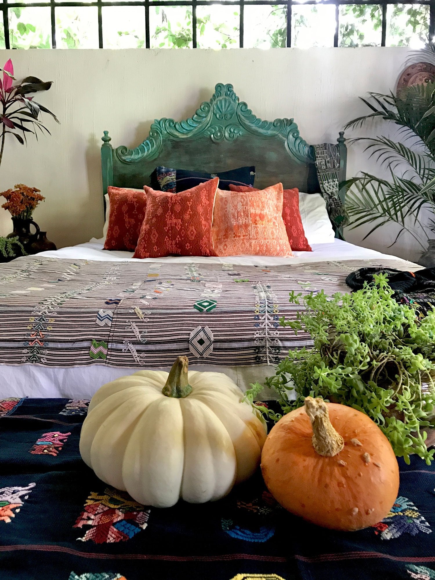 Guatemalan textiles, huipil pillow - Lamour Artisans