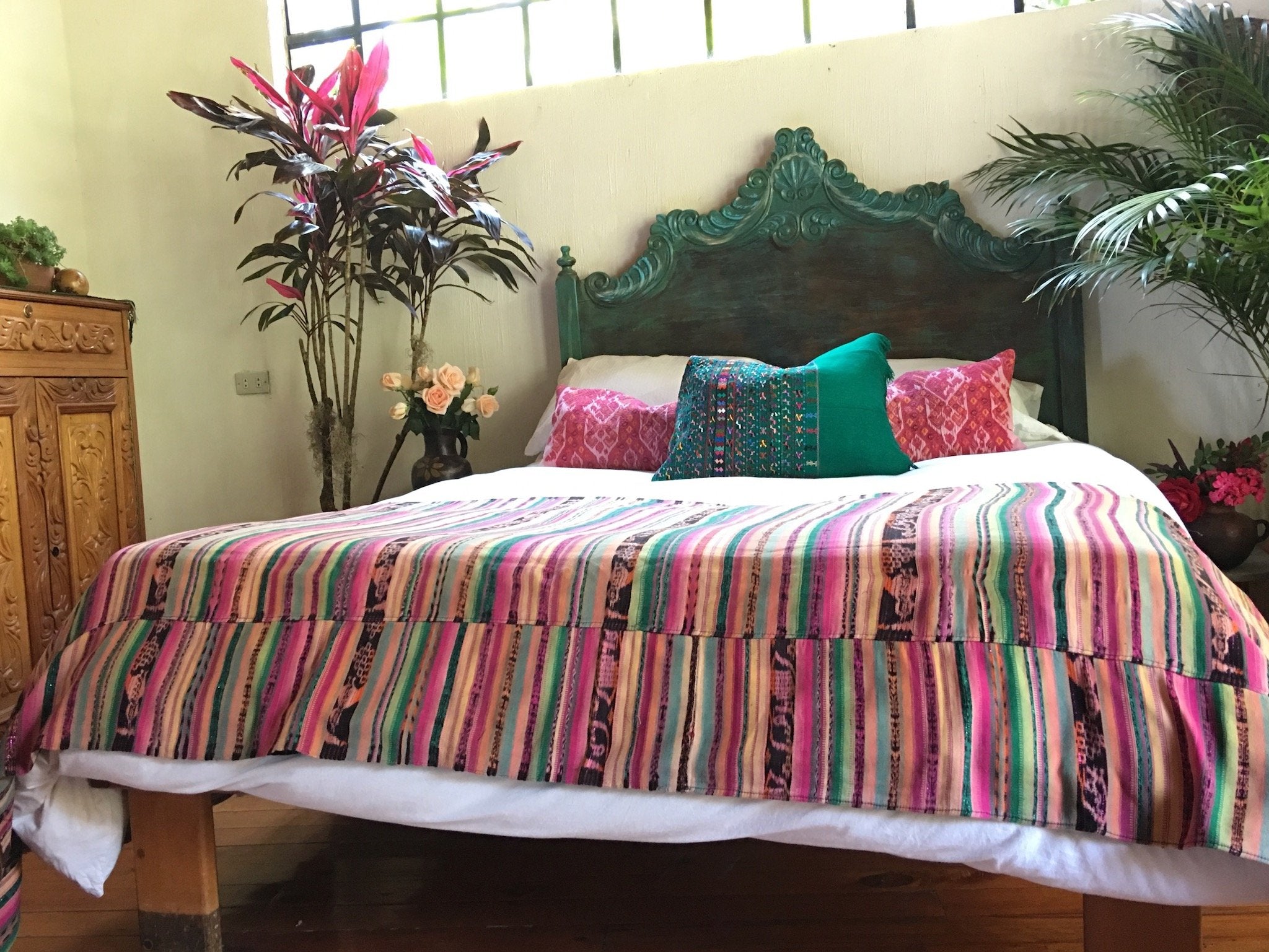 Guatemalan textiles, ikat pillow - Lamour Artisans