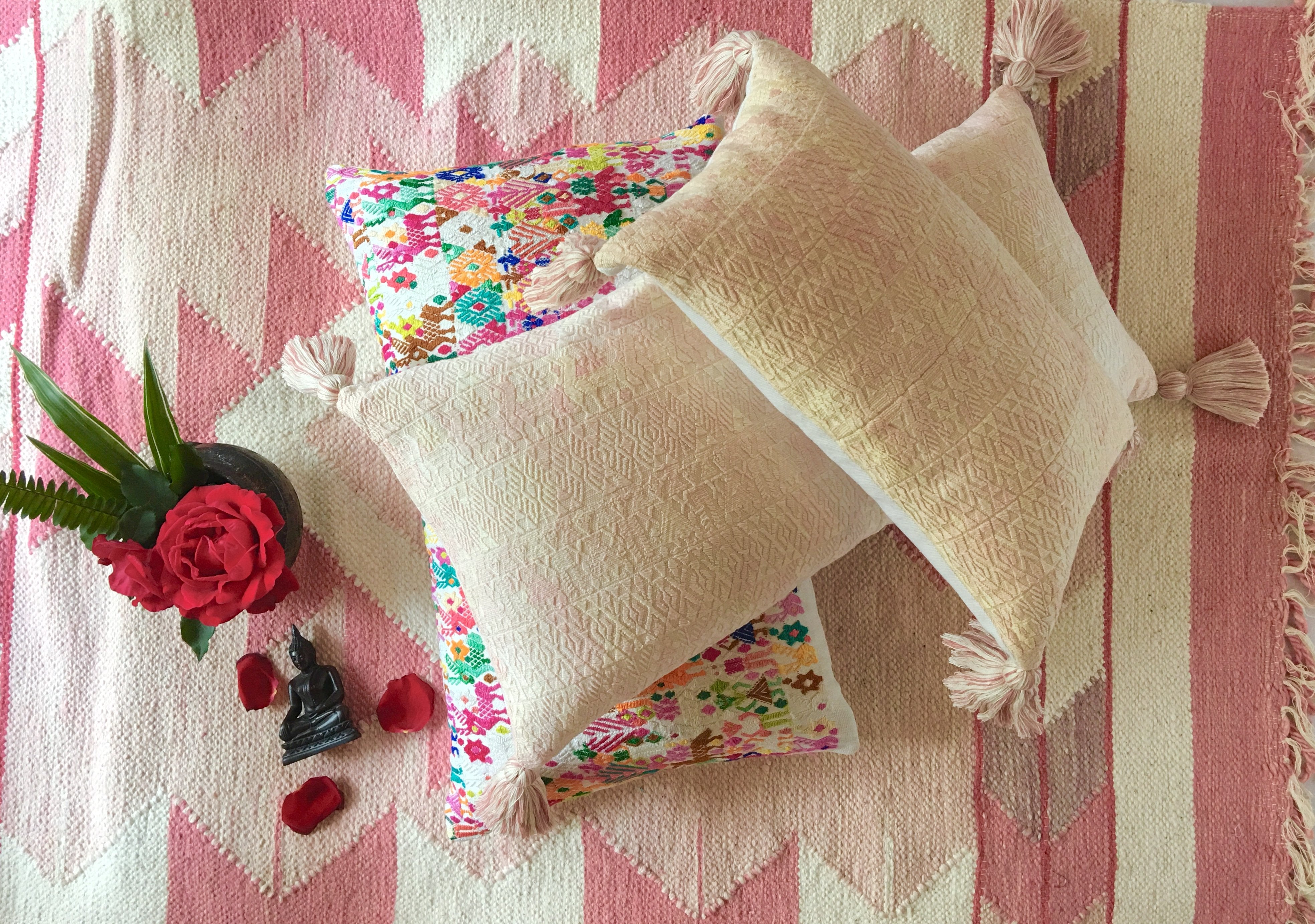 Guatemalan textiles, huipil pillow - Lamour Artisans