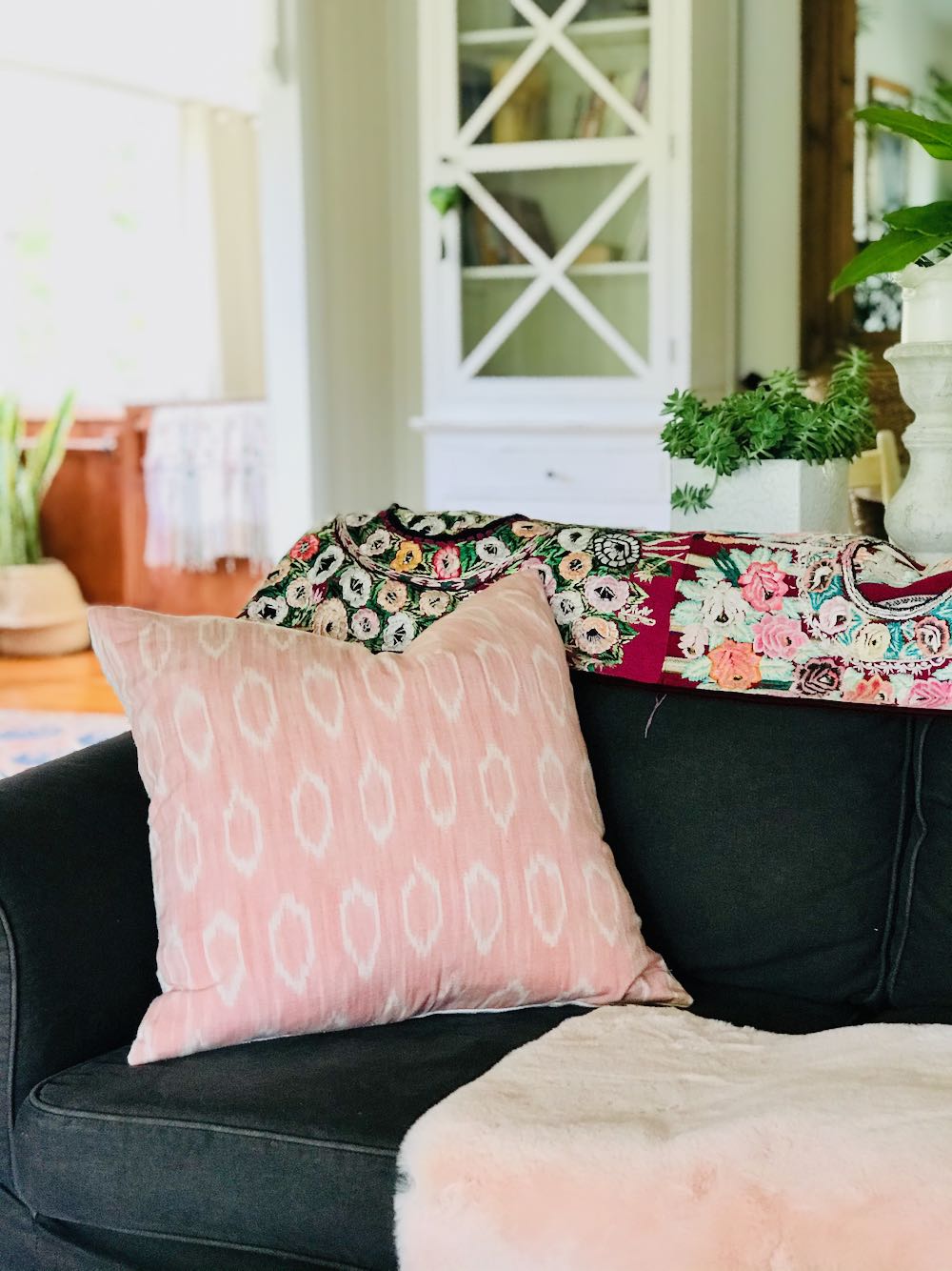 Guatemalan textiles, ikat pillow - Lamour Artisans