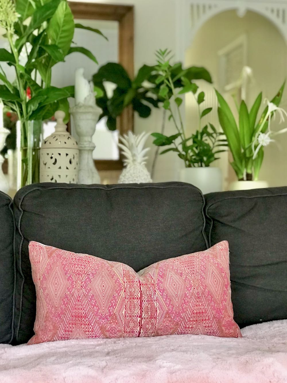 Guatemalan textiles, huipil pillow - Lamour Artisans