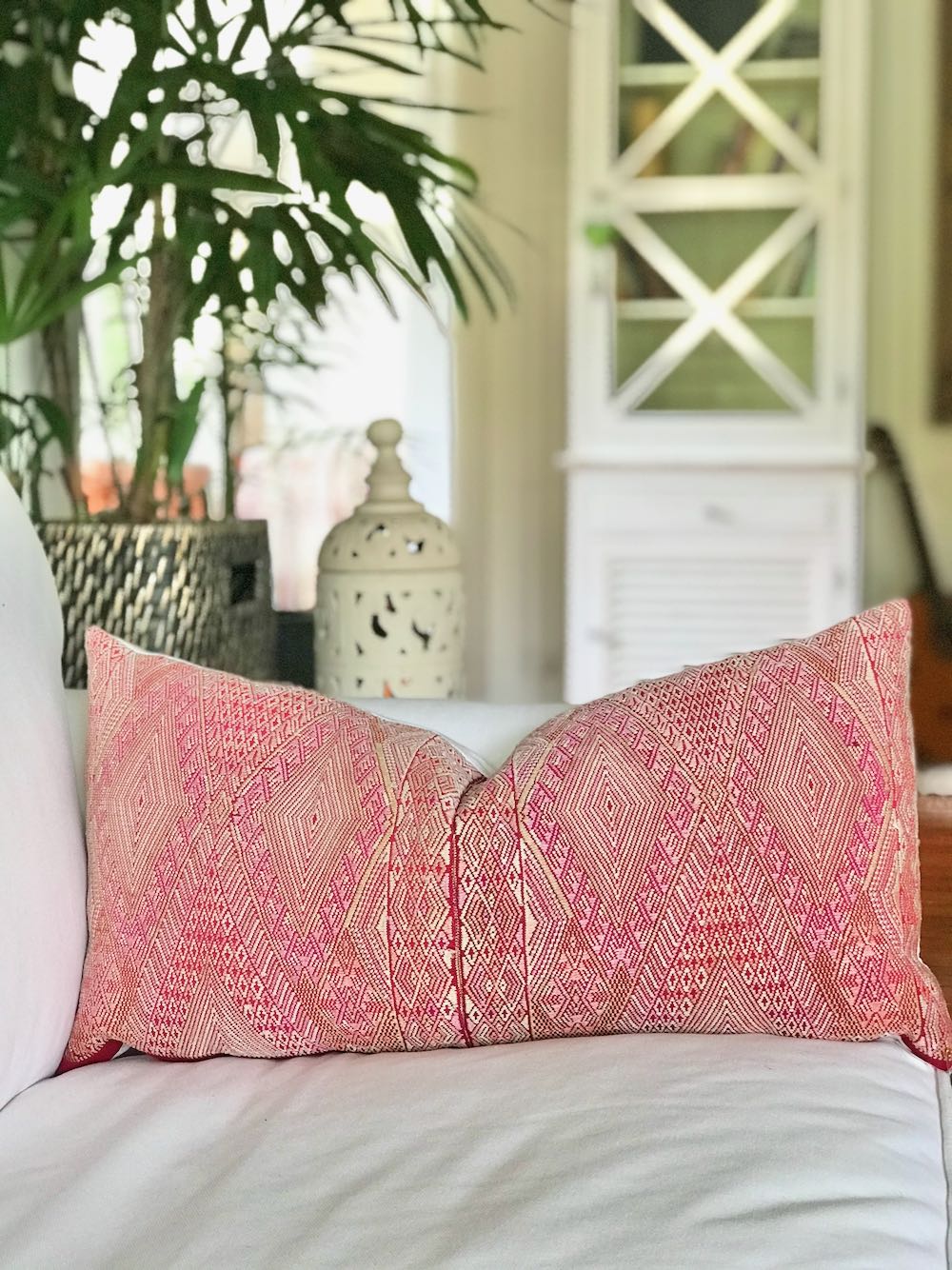 Guatemalan textiles, huipil pillow - Lamour Artisans