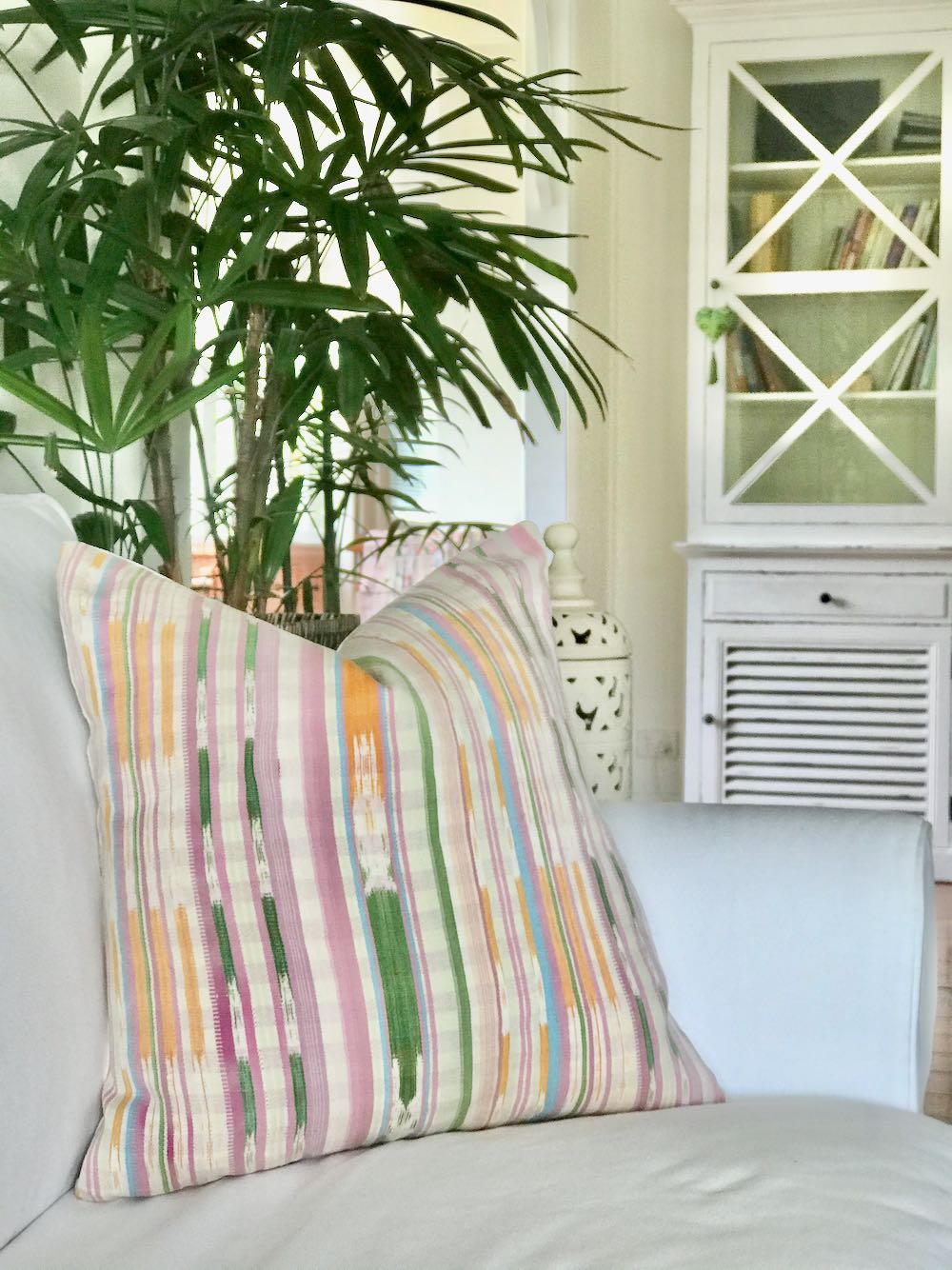 Guatemalan textiles, ikat pillow - Lamour Artisans