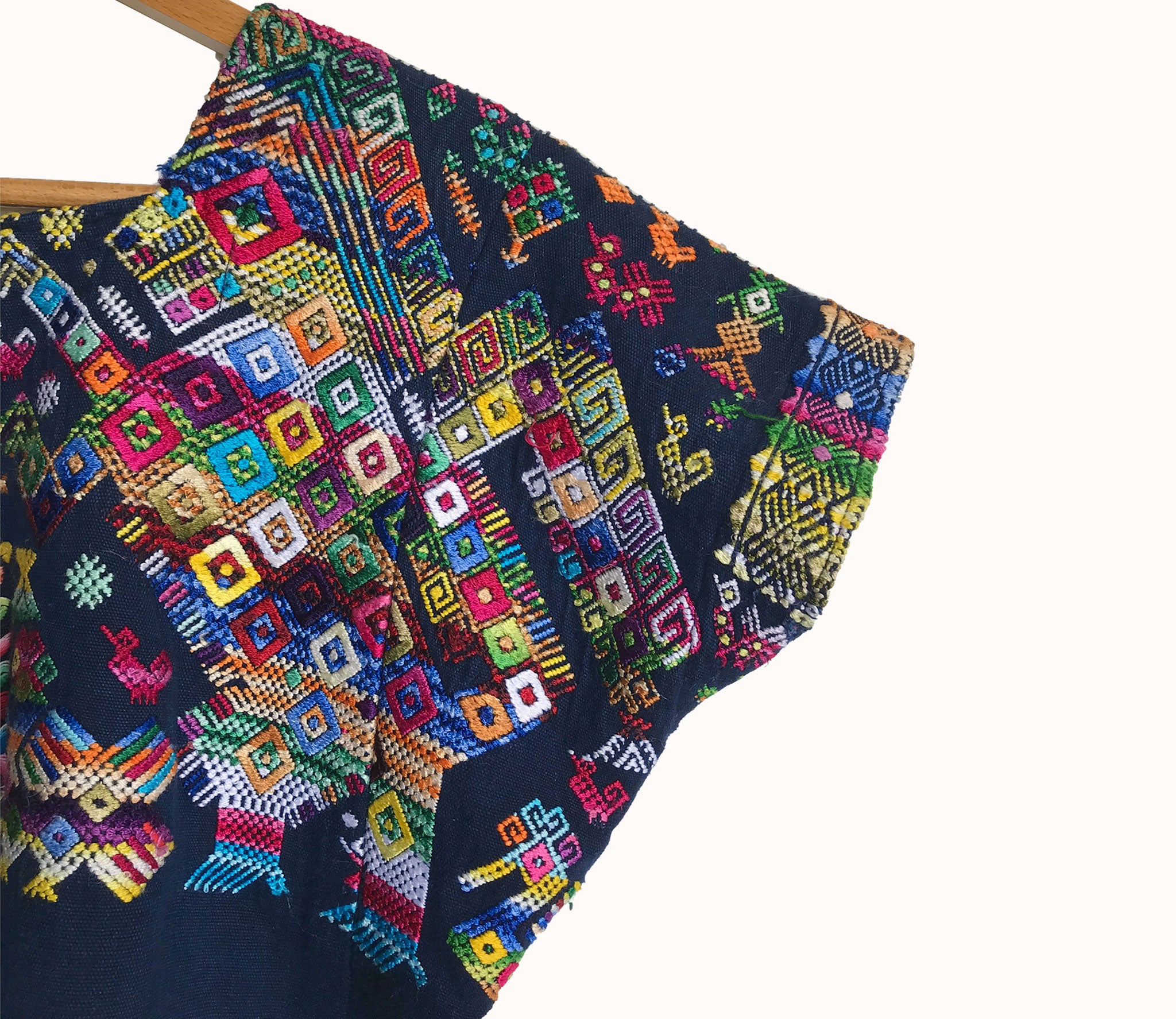 Guatemalan textiles, huipil - Lamour Artisans