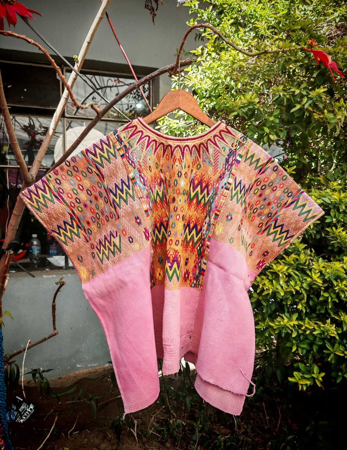 Huipil rosa y dorado de Chichicastenango #2-80