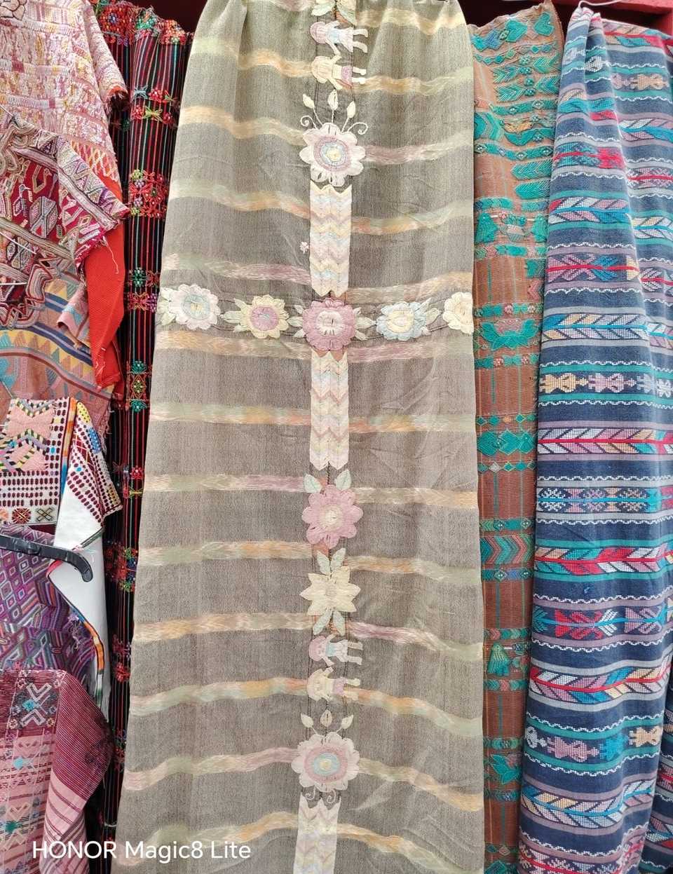 Beige with floral panda Chichicastenango corte #5-108