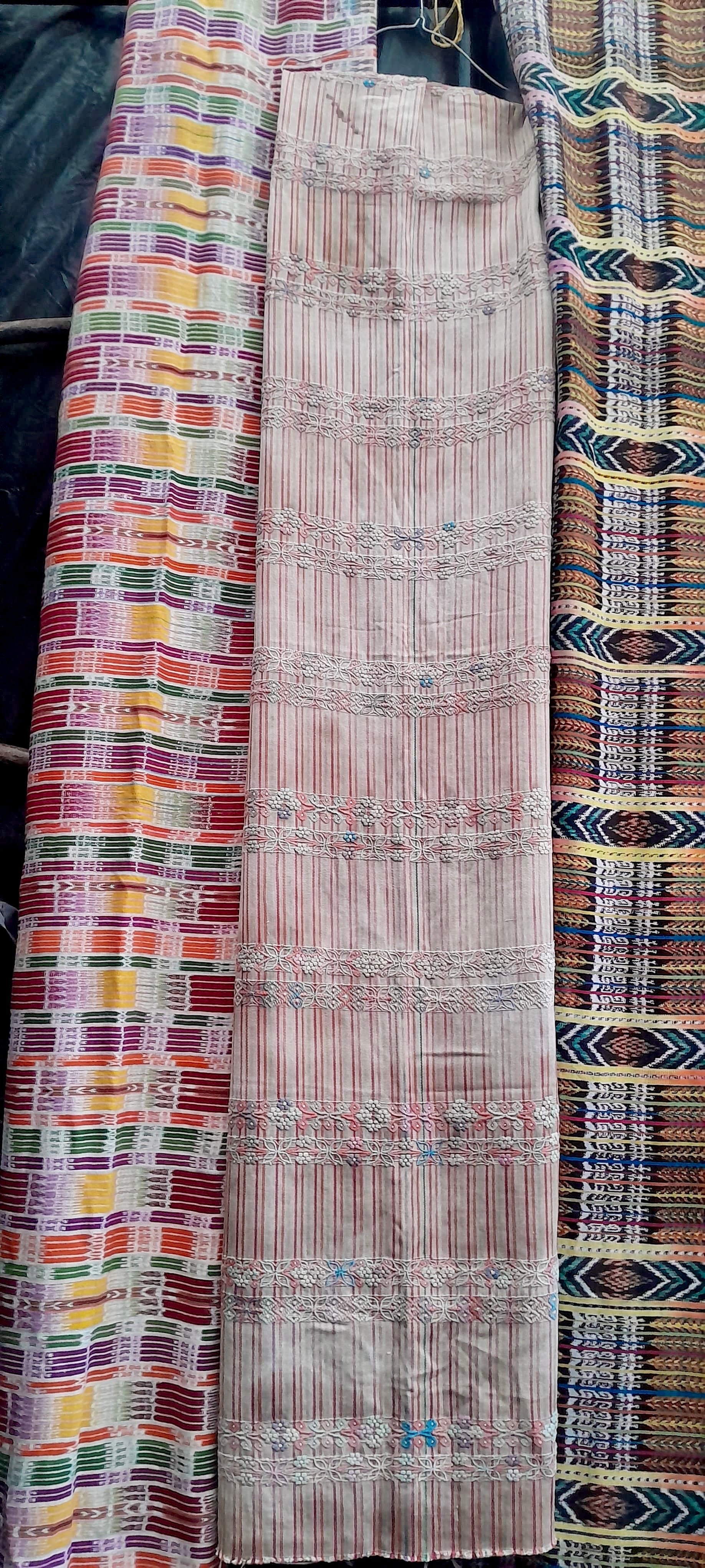 Guatemalan textile - pale Aguacatan corte