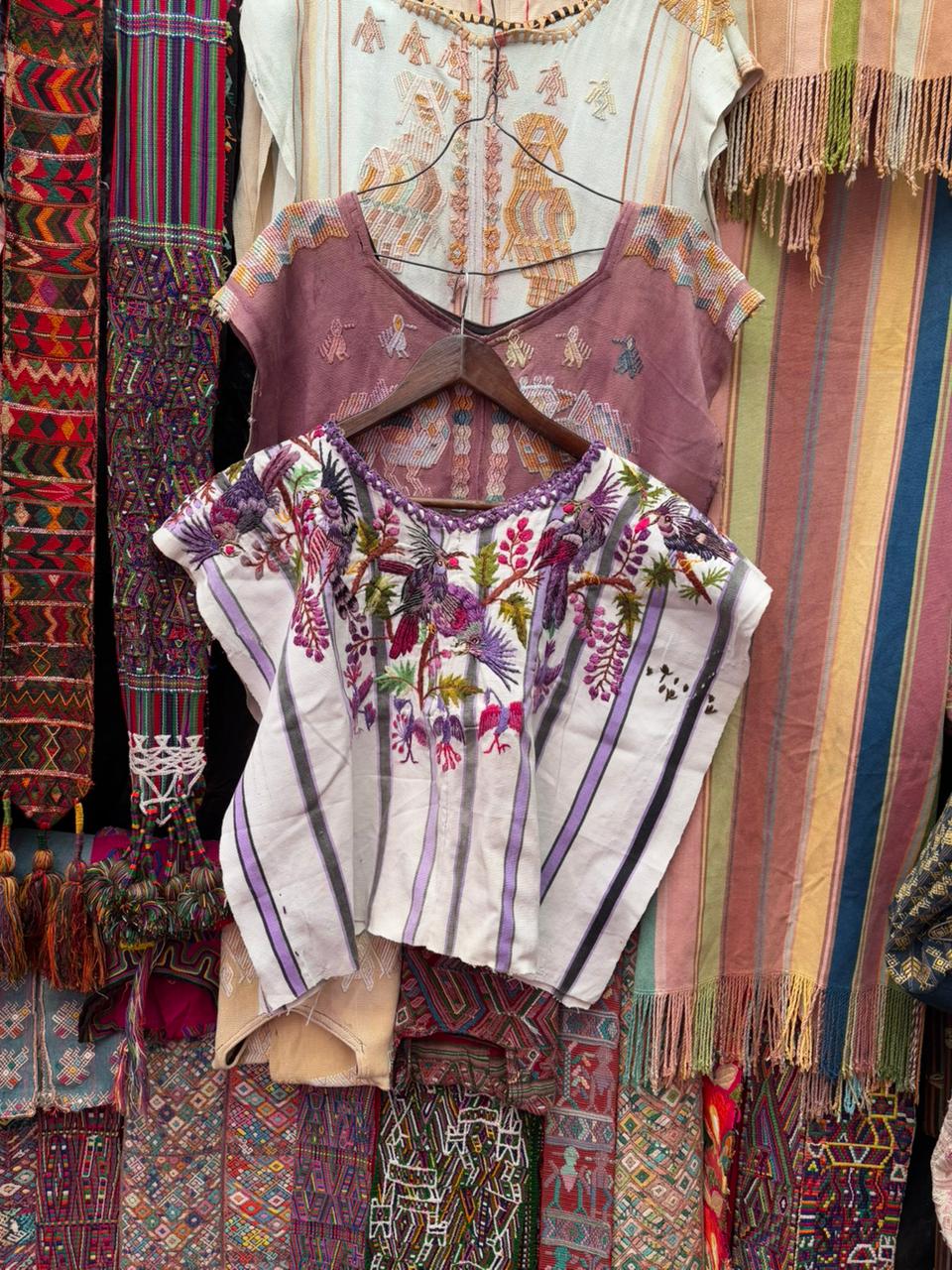 Huipil de Santiago lila para Mónica