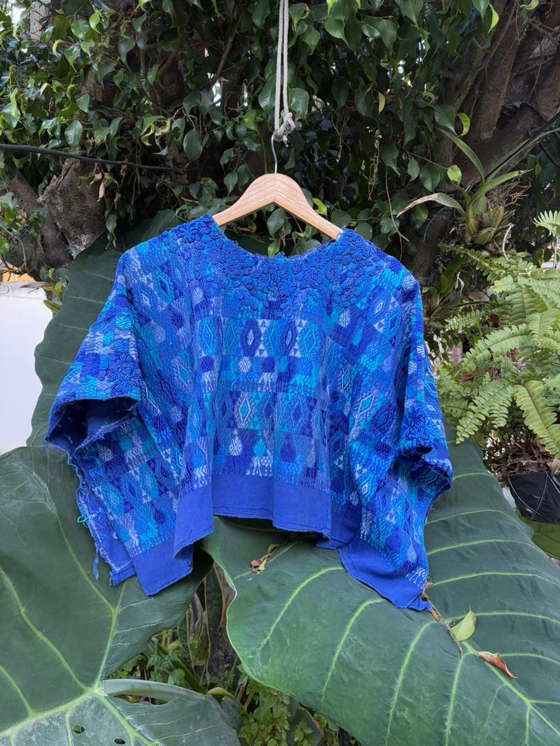 Huipil azul de Cobán para Rea