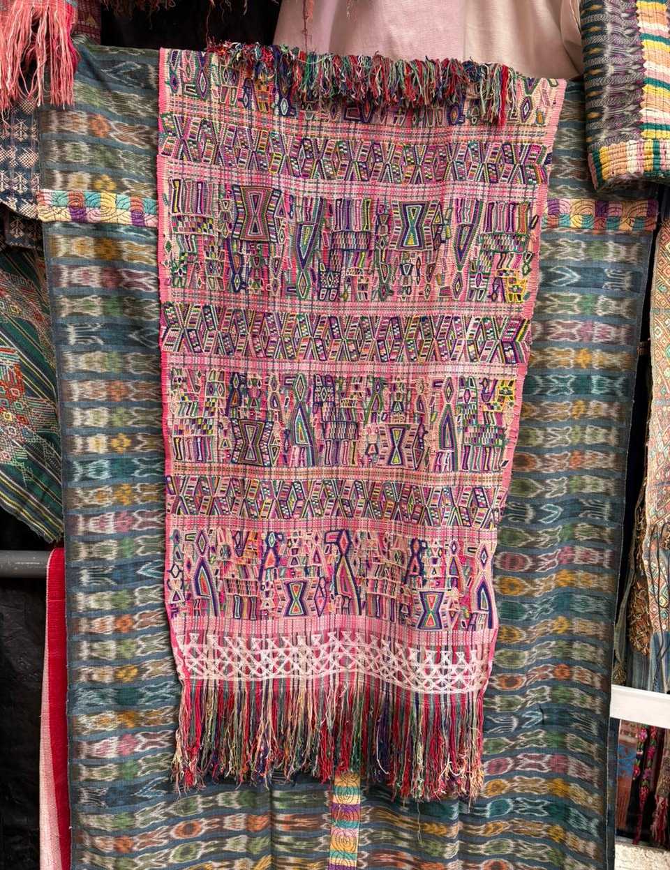 Colourful on pink Nebaj tzute #4-270