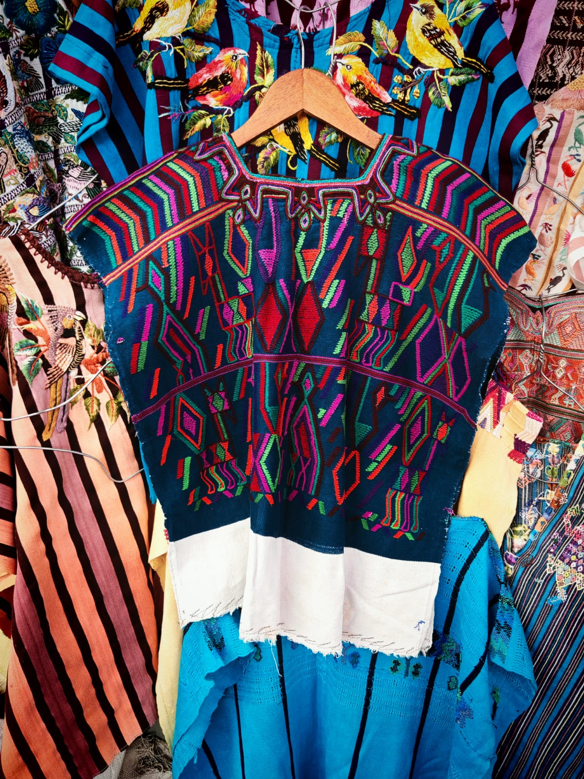 Huipil colorido de Nebaj (reservado para Atenea)