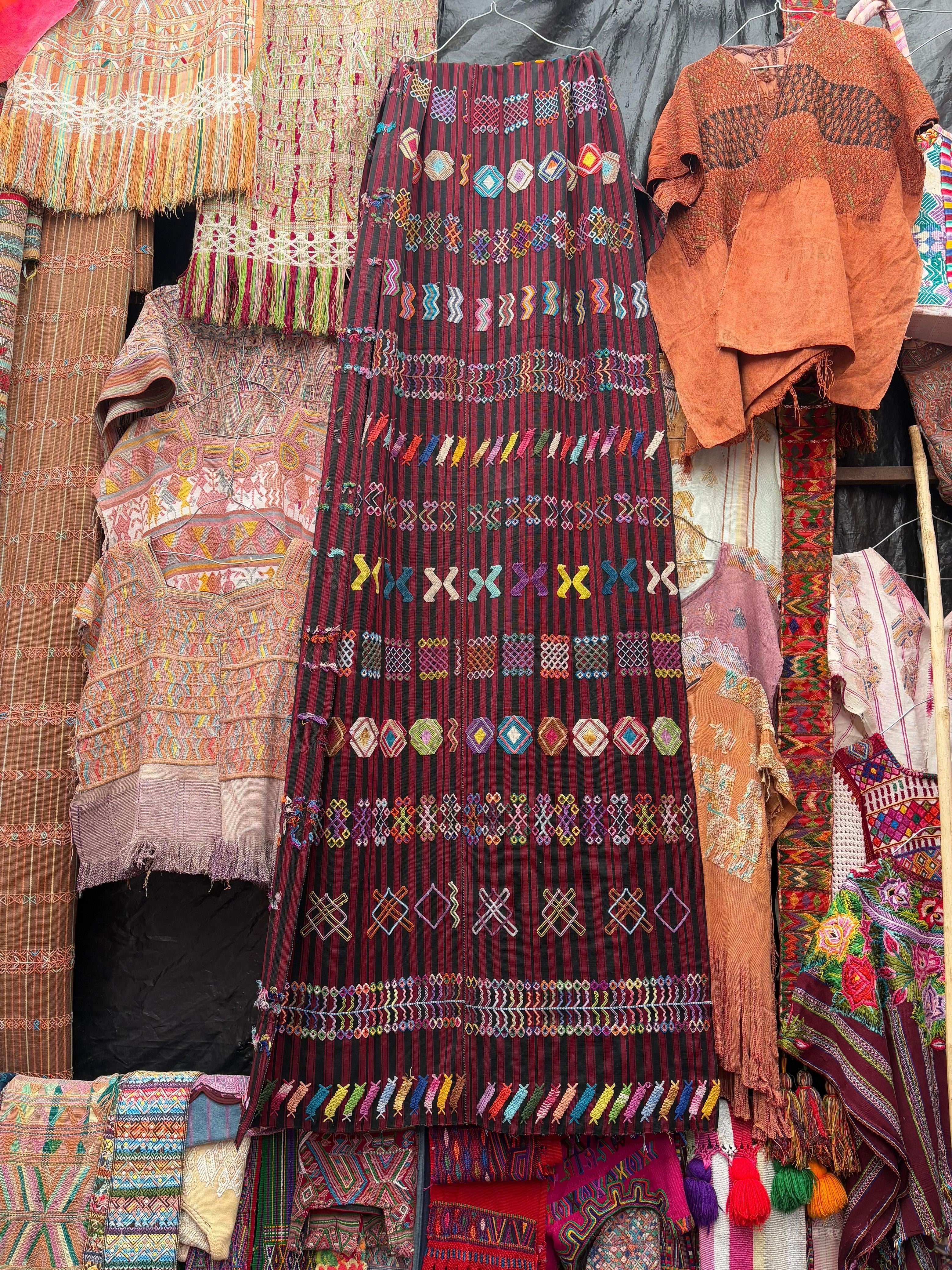 Corte Colotenango Borgoña y 2 cortes Índigo (reservados para Anne)