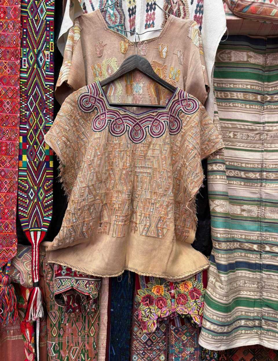 Biscuit Nebaj huipil #2-98