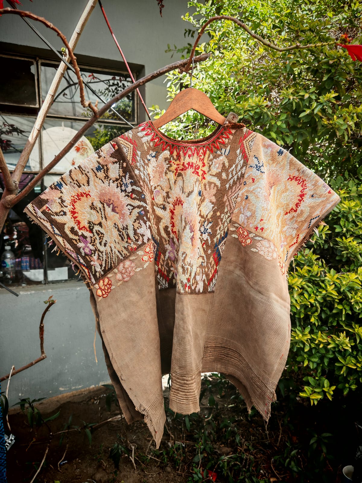 Huipil Chichi floral beige (reservado para abril)