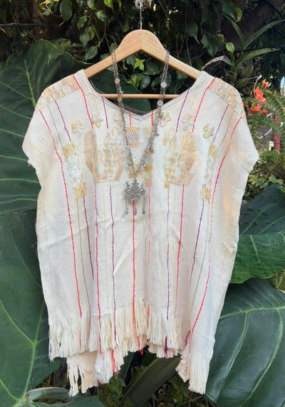 3 huipiles y 3 tzutes para abril