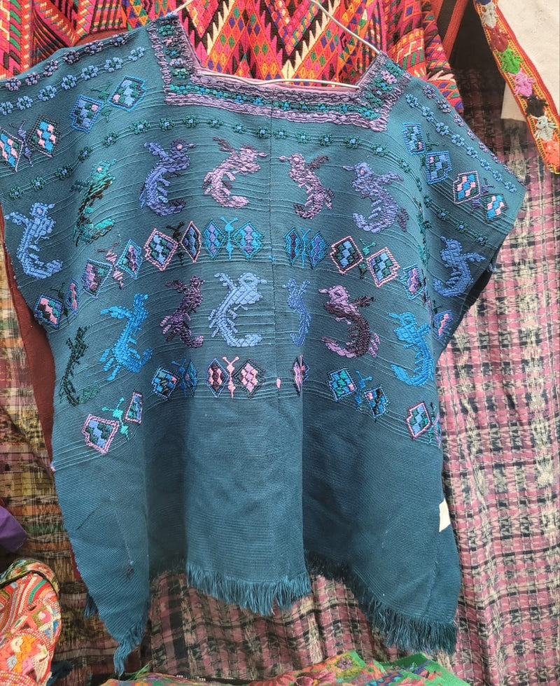 Huipil de San Lucas Tolimán azul grisáceo