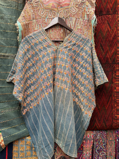 3 huipiles y 3 tzutes para abril